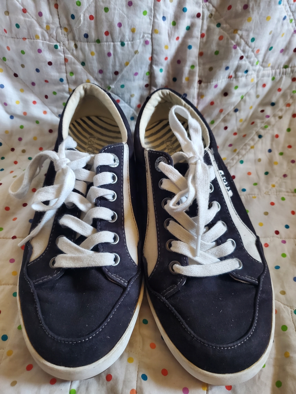 Taos Shooting  Star Black / White Sneakers Size 7.5.